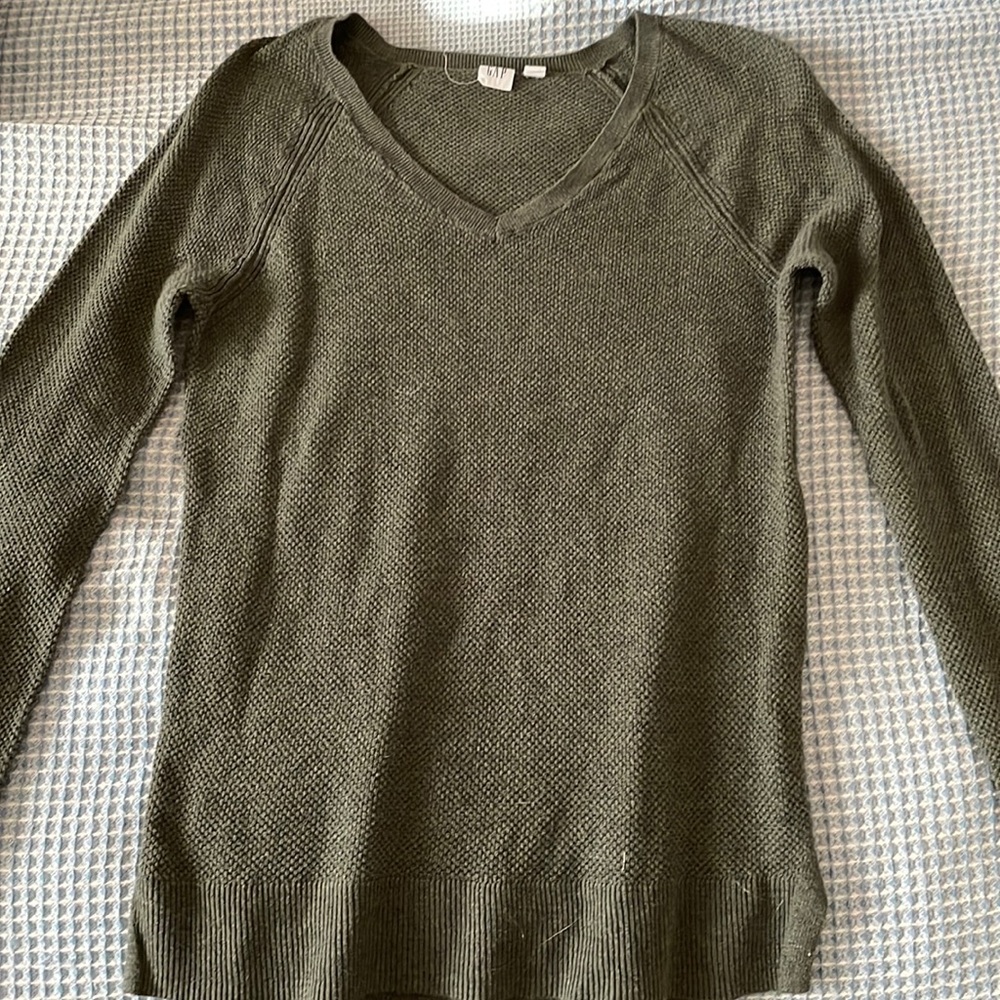 OLIVE GREEN GAP SWEATER
